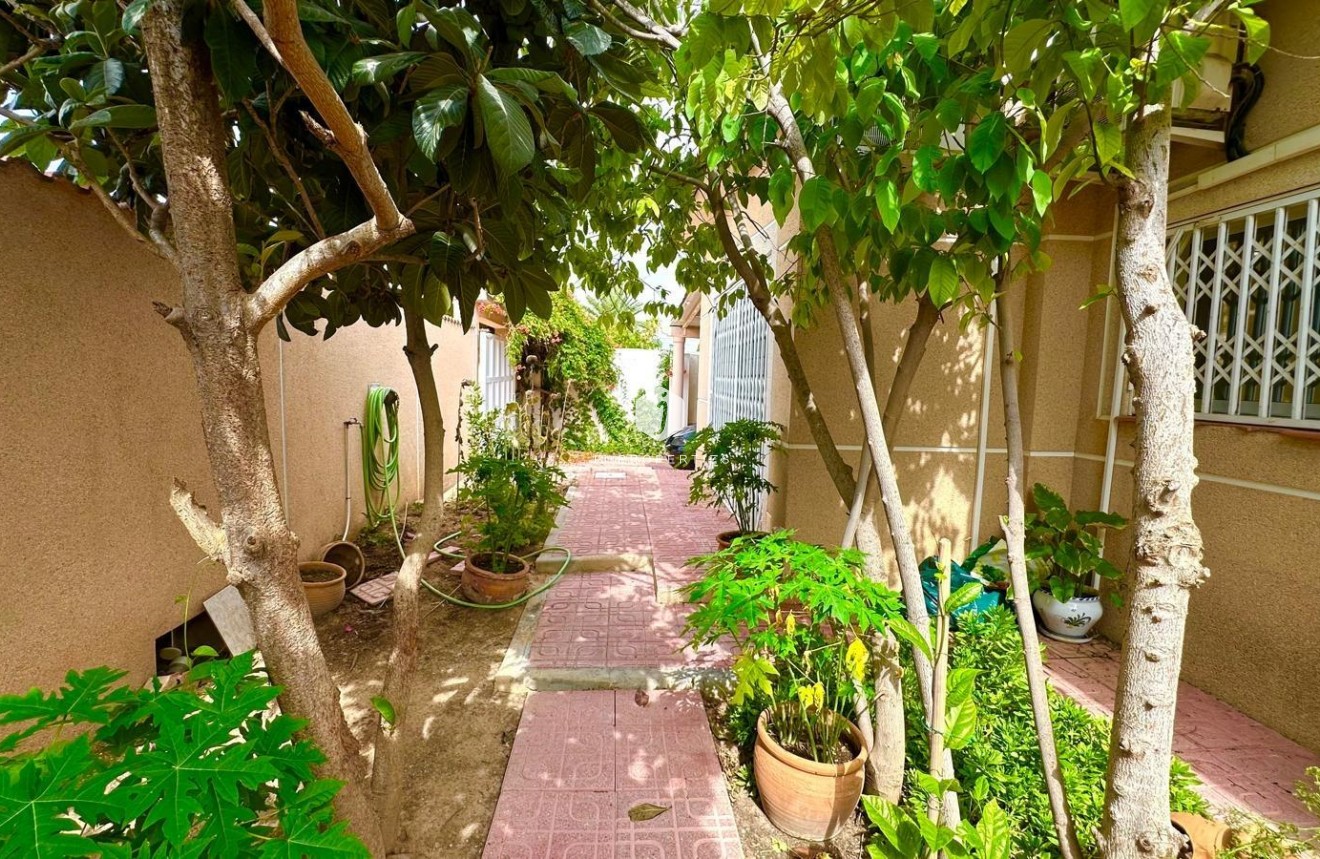 Segunda mano - Villa -
Torrevieja - Los Balcones - Los Altos del Edén