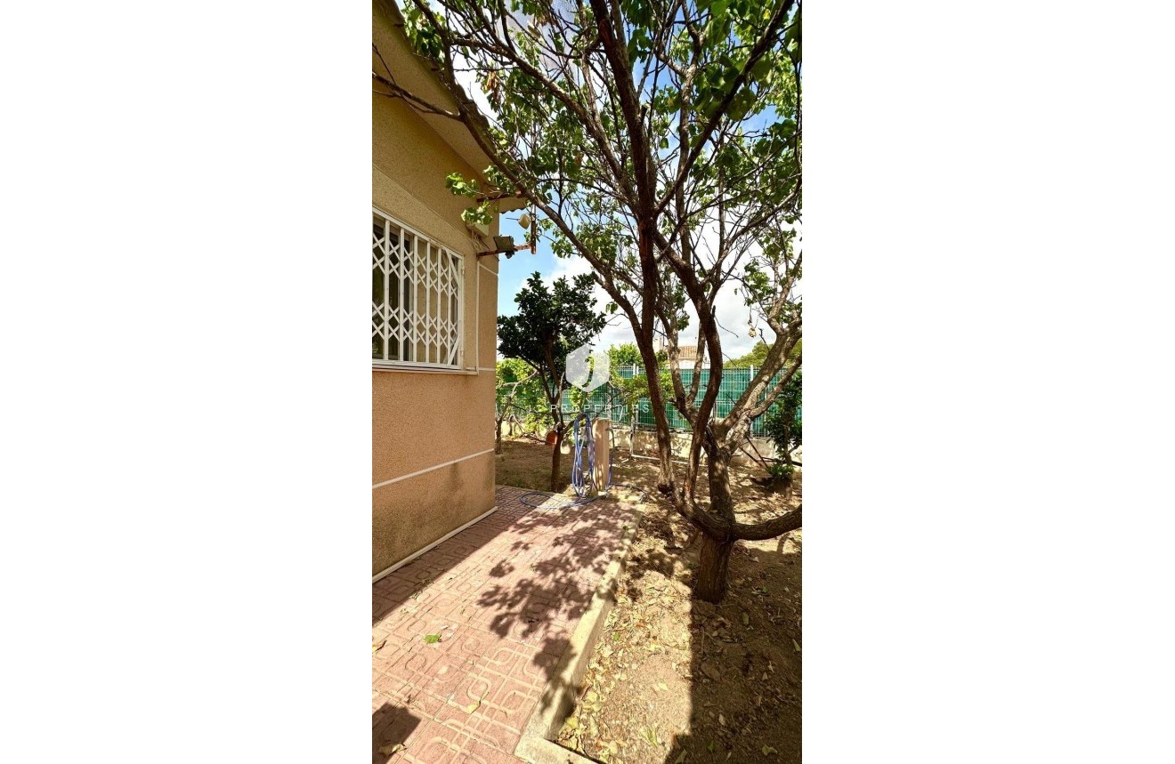 Segunda mano - Villa -
Torrevieja - Los Balcones - Los Altos del Edén