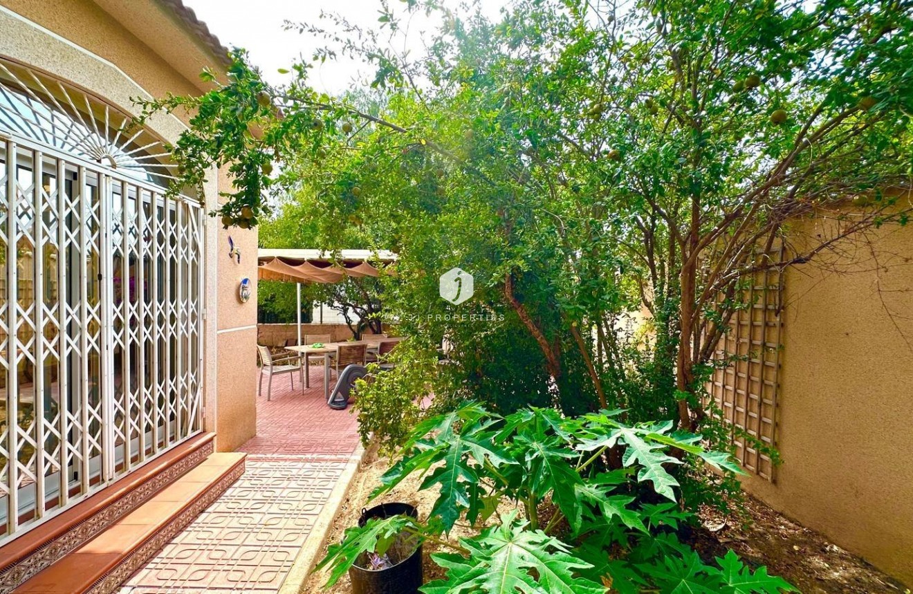 Segunda mano - Villa -
Torrevieja - Los Balcones - Los Altos del Edén