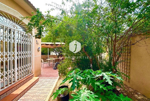 Segunda mano - Villa -
Torrevieja - Los Balcones - Los Altos del Edén