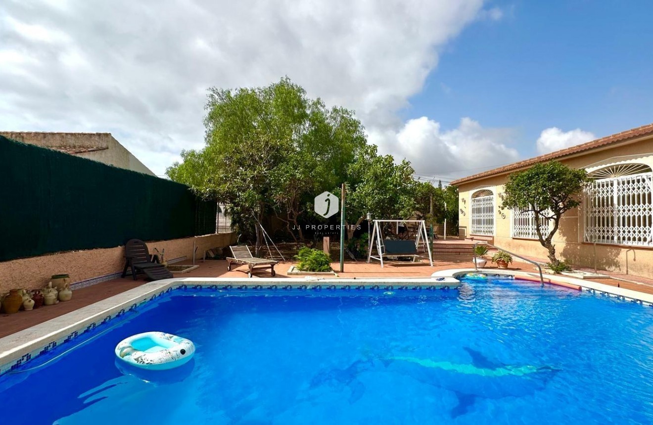 Segunda mano - Villa -
Torrevieja - Los Balcones - Los Altos del Edén