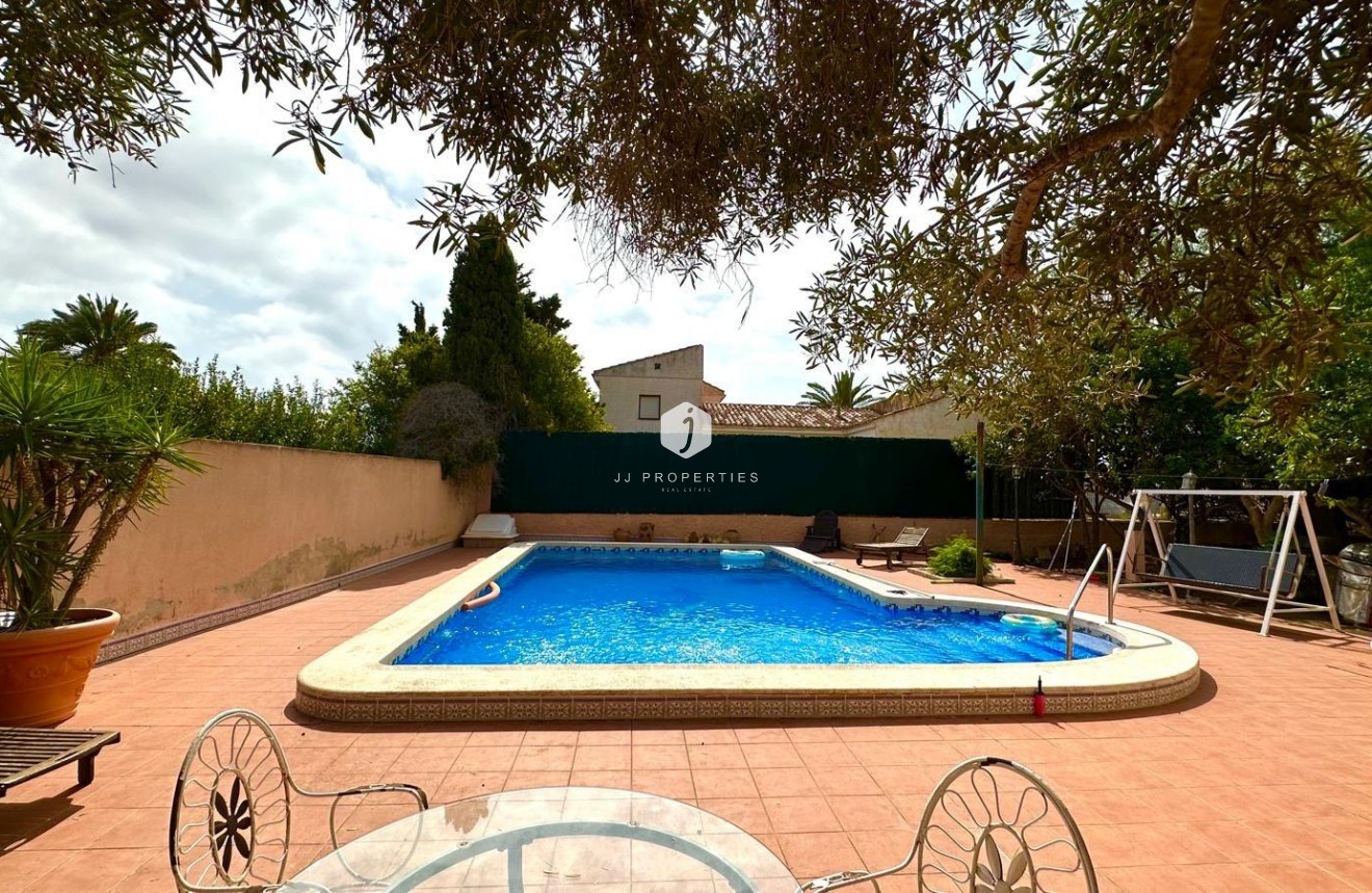 Segunda mano - Villa -
Torrevieja - Los Balcones - Los Altos del Edén