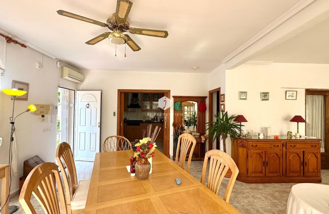 Segunda mano - Villa -
Torrevieja - Los Balcones - Los Altos del Edén