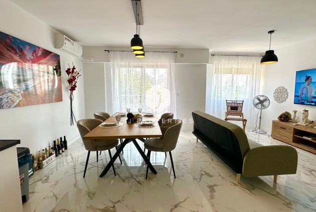 Segunda mano - Apartamento / piso -
Torrevieja - Punta prima