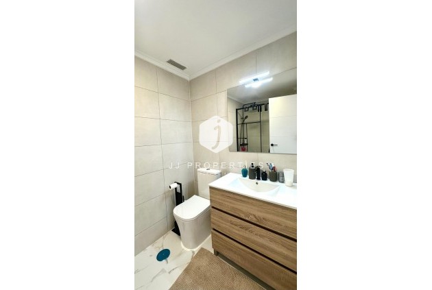 Segunda mano - Apartamento / piso -
Torrevieja - Punta prima