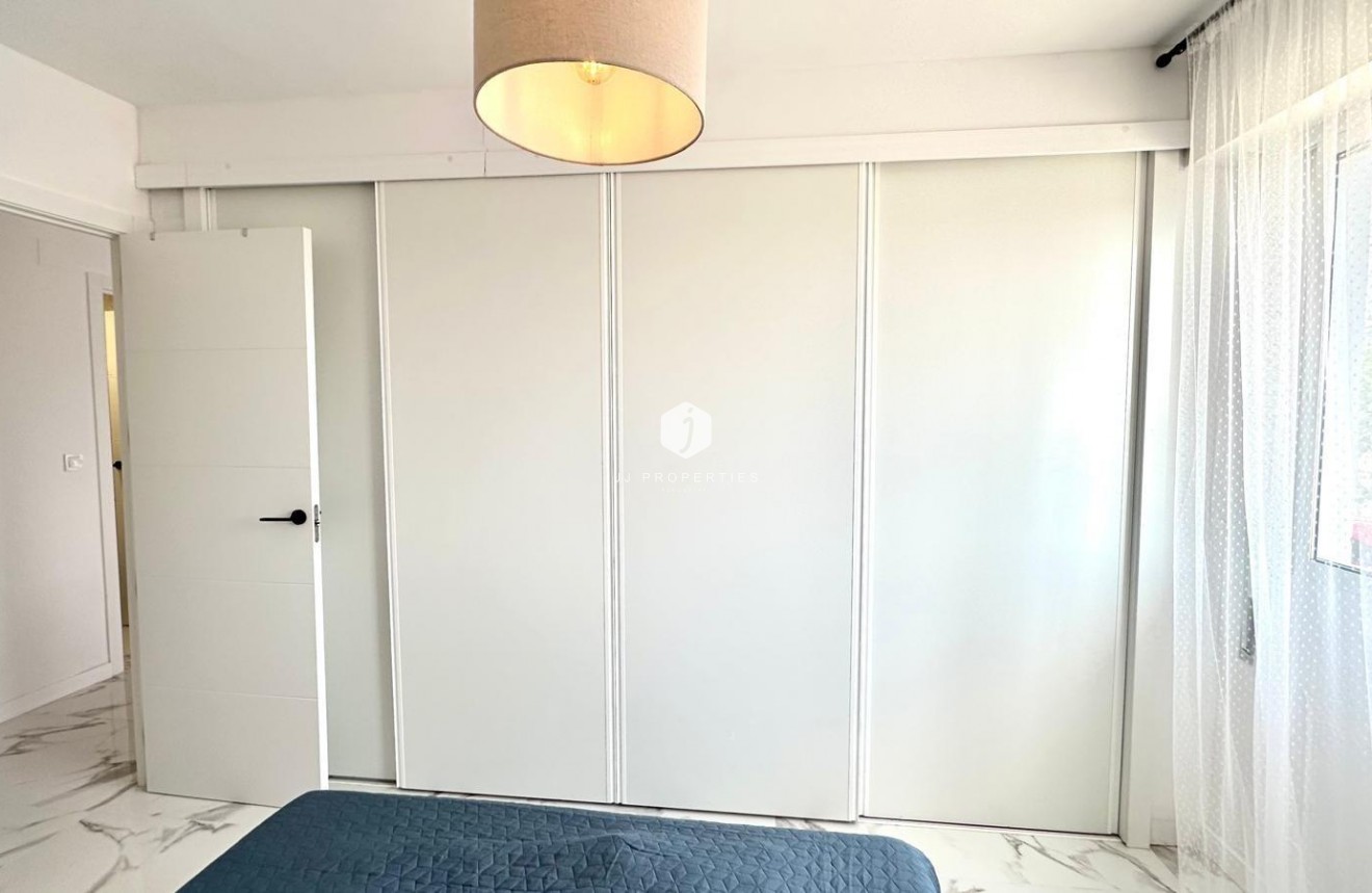 Segunda mano - Apartamento / piso -
Torrevieja - Punta prima