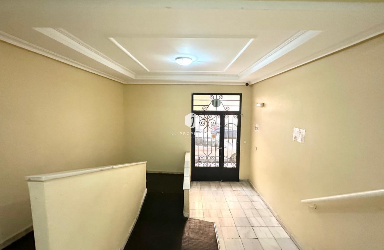 D'occasion - Appartement -
Torrevieja - Acequion