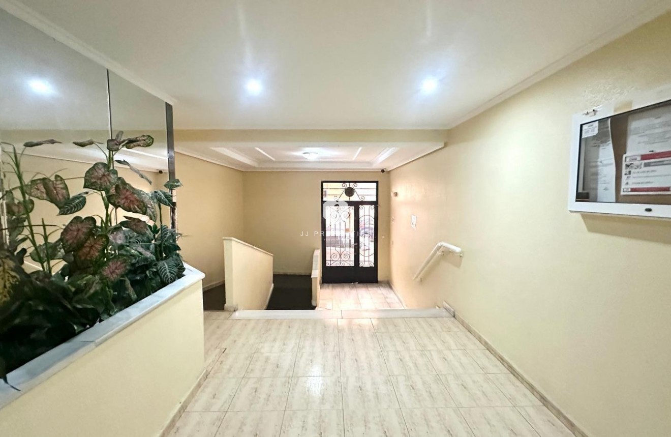 D'occasion - Appartement -
Torrevieja - Acequion