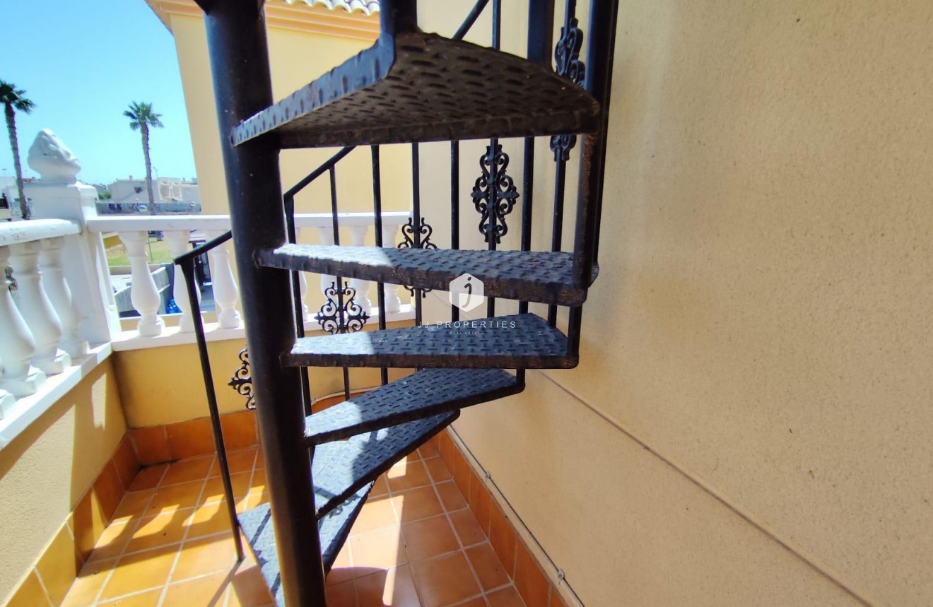 Aus zweiter Hand - Villa -
Torrevieja - Aguas Nuevas 2