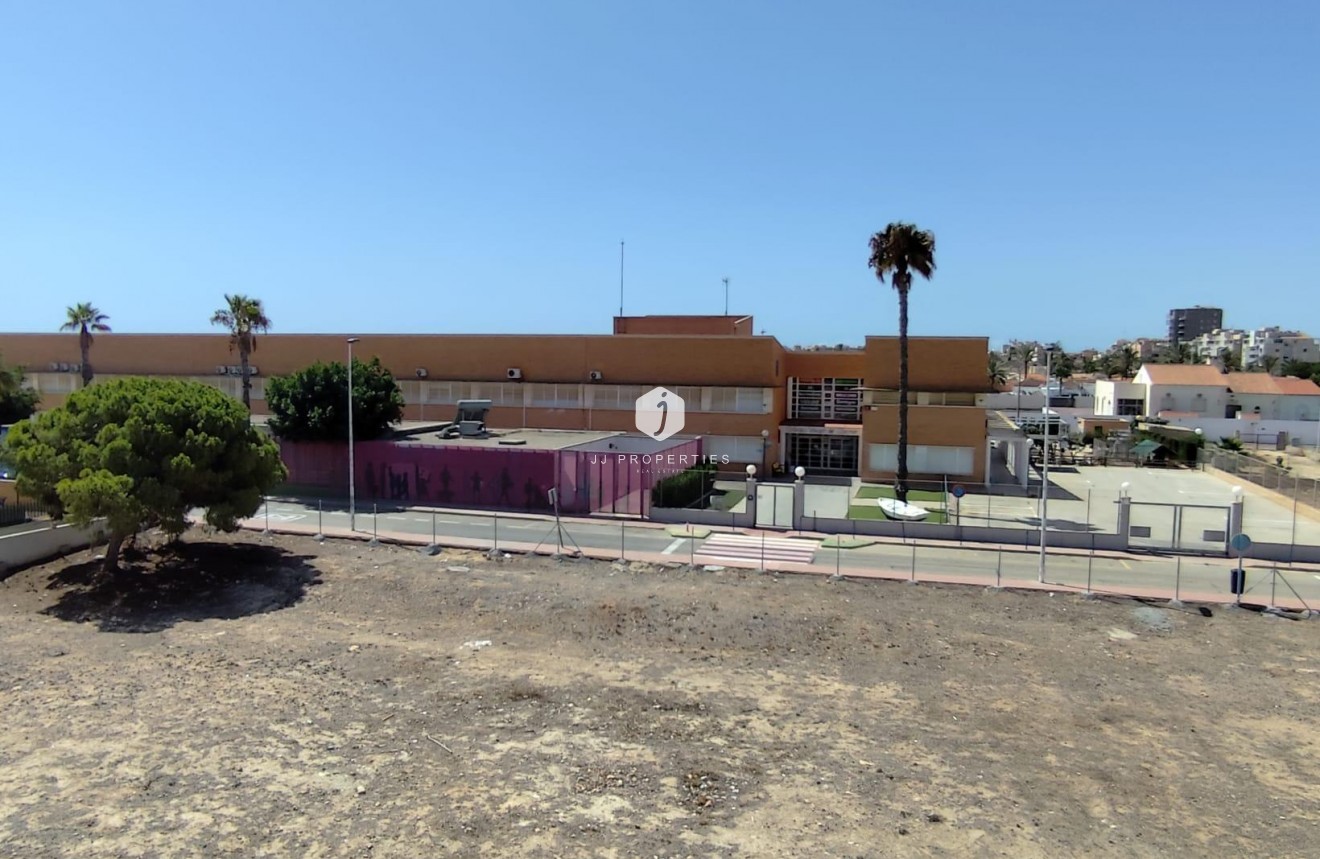 Aus zweiter Hand - Villa -
Torrevieja - Aguas Nuevas 2