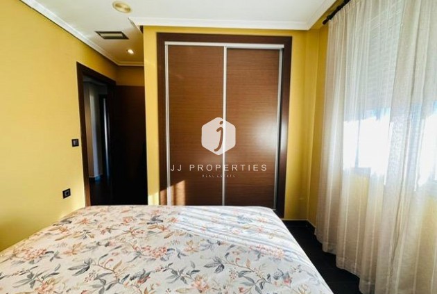 Segunda mano - Apartamento / piso -
Torrevieja - Estacion de autobuses