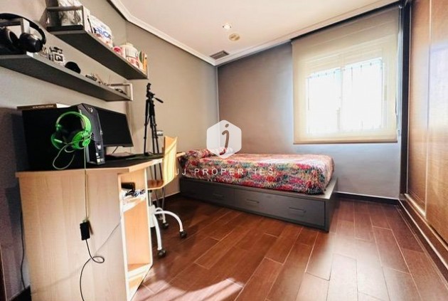 Segunda mano - Apartamento / piso -
Torrevieja - Estacion de autobuses