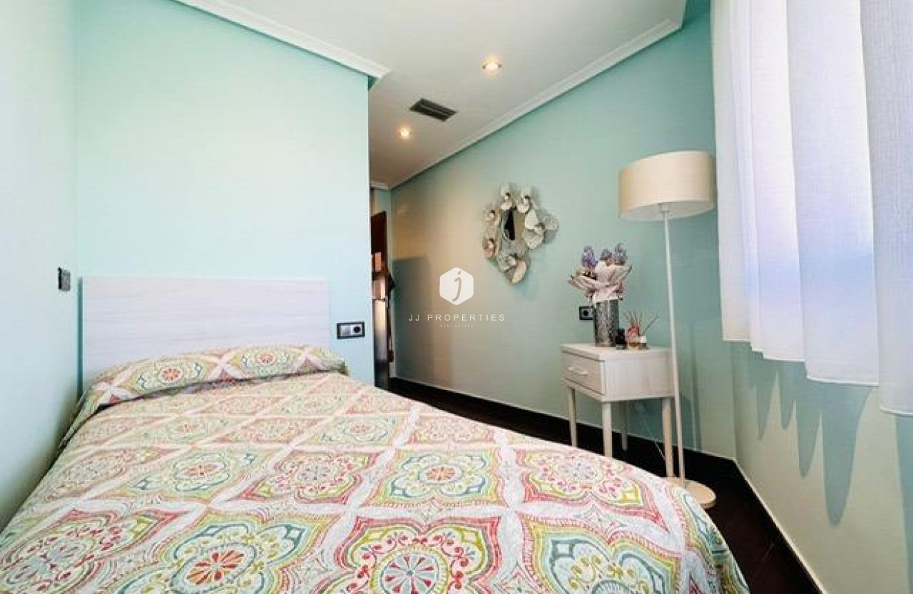 Segunda mano - Apartamento / piso -
Torrevieja - Estacion de autobuses