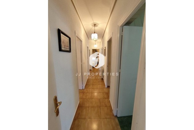 Segunda mano - Villa -
Torrevieja - Estacion de autobuses