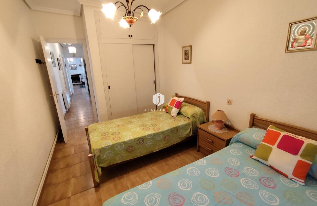 Segunda mano - Villa -
Torrevieja - Estacion de autobuses