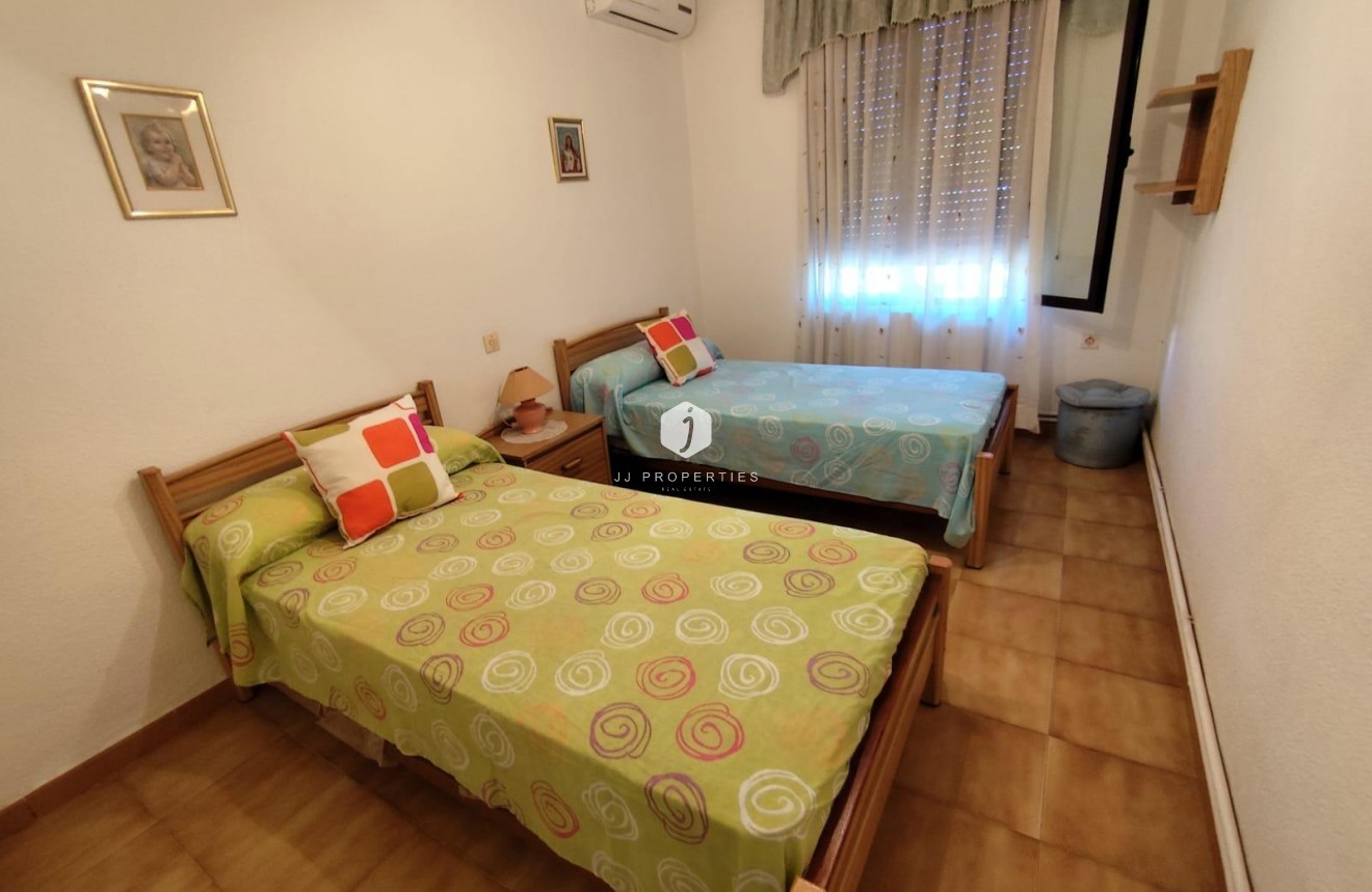 Segunda mano - Villa -
Torrevieja - Estacion de autobuses