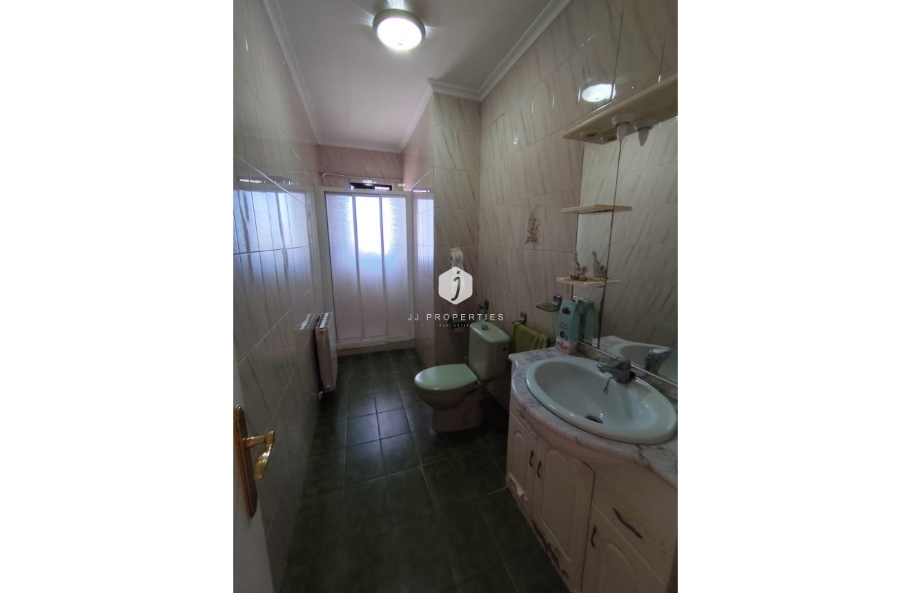 Segunda mano - Villa -
Torrevieja - Estacion de autobuses