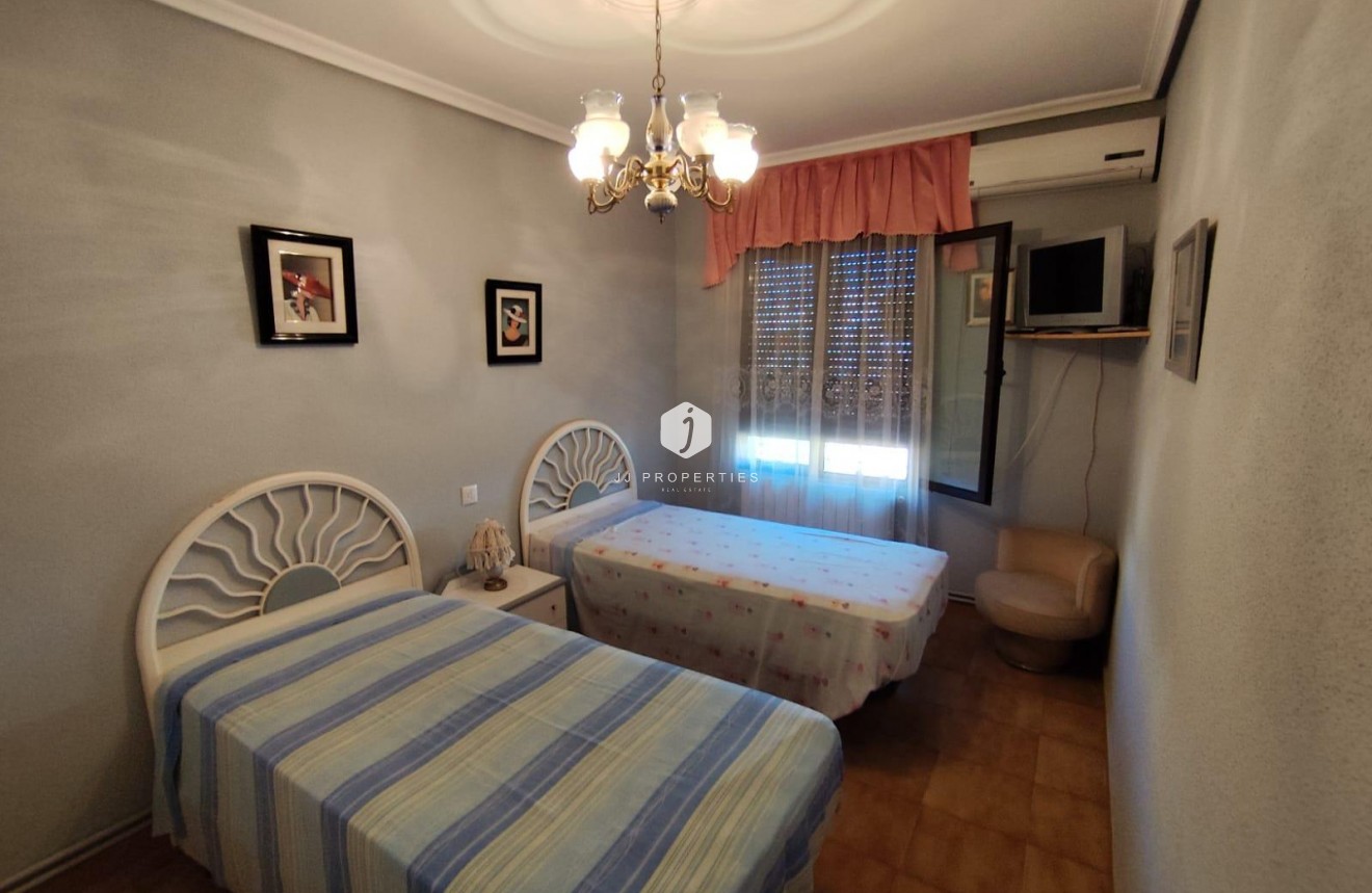 Segunda mano - Villa -
Torrevieja - Estacion de autobuses