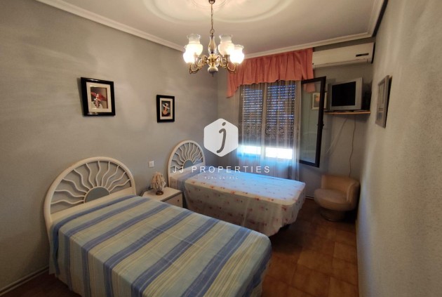 Segunda mano - Villa -
Torrevieja - Estacion de autobuses