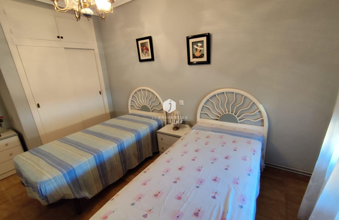 Segunda mano - Villa -
Torrevieja - Estacion de autobuses