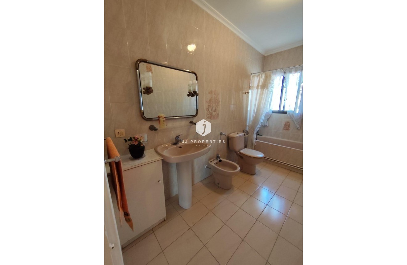 Segunda mano - Villa -
Torrevieja - Estacion de autobuses