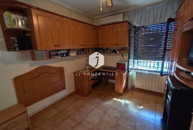 Segunda mano - Villa -
Torrevieja - Estacion de autobuses