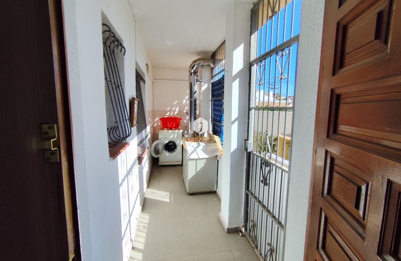 Segunda mano - Villa -
Torrevieja - Estacion de autobuses