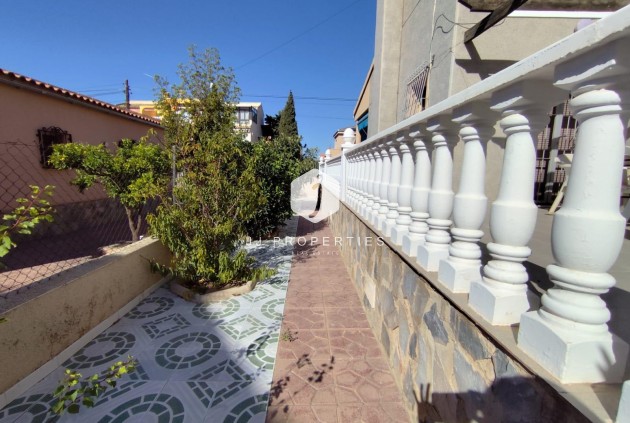 Segunda mano - Villa -
Torrevieja - Estacion de autobuses