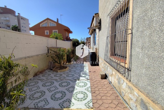 Segunda mano - Villa -
Torrevieja - Estacion de autobuses