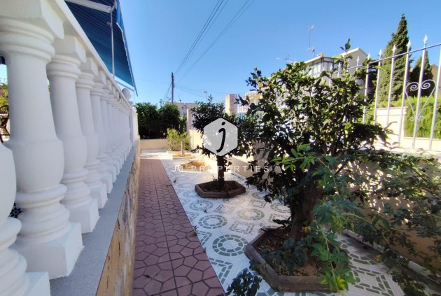 Segunda mano - Villa -
Torrevieja - Estacion de autobuses