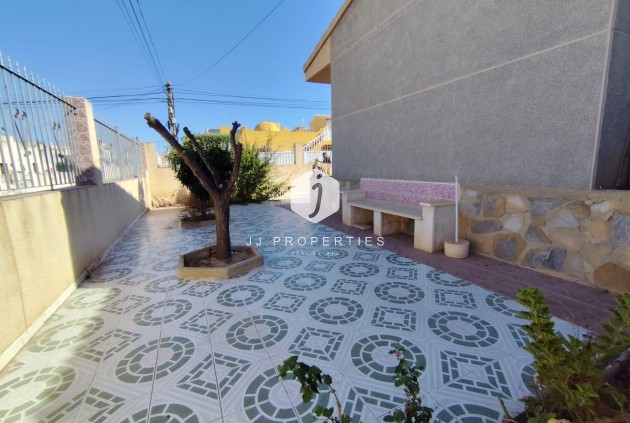 Segunda mano - Villa -
Torrevieja - Estacion de autobuses