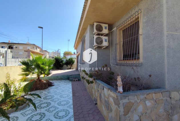 Segunda mano - Villa -
Torrevieja - Estacion de autobuses
