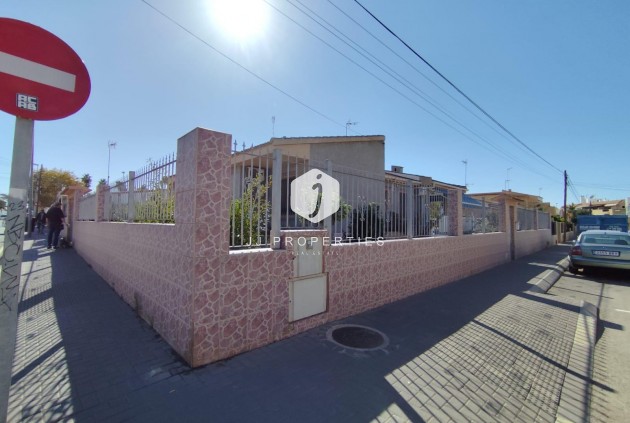 Segunda mano - Villa -
Torrevieja - Estacion de autobuses