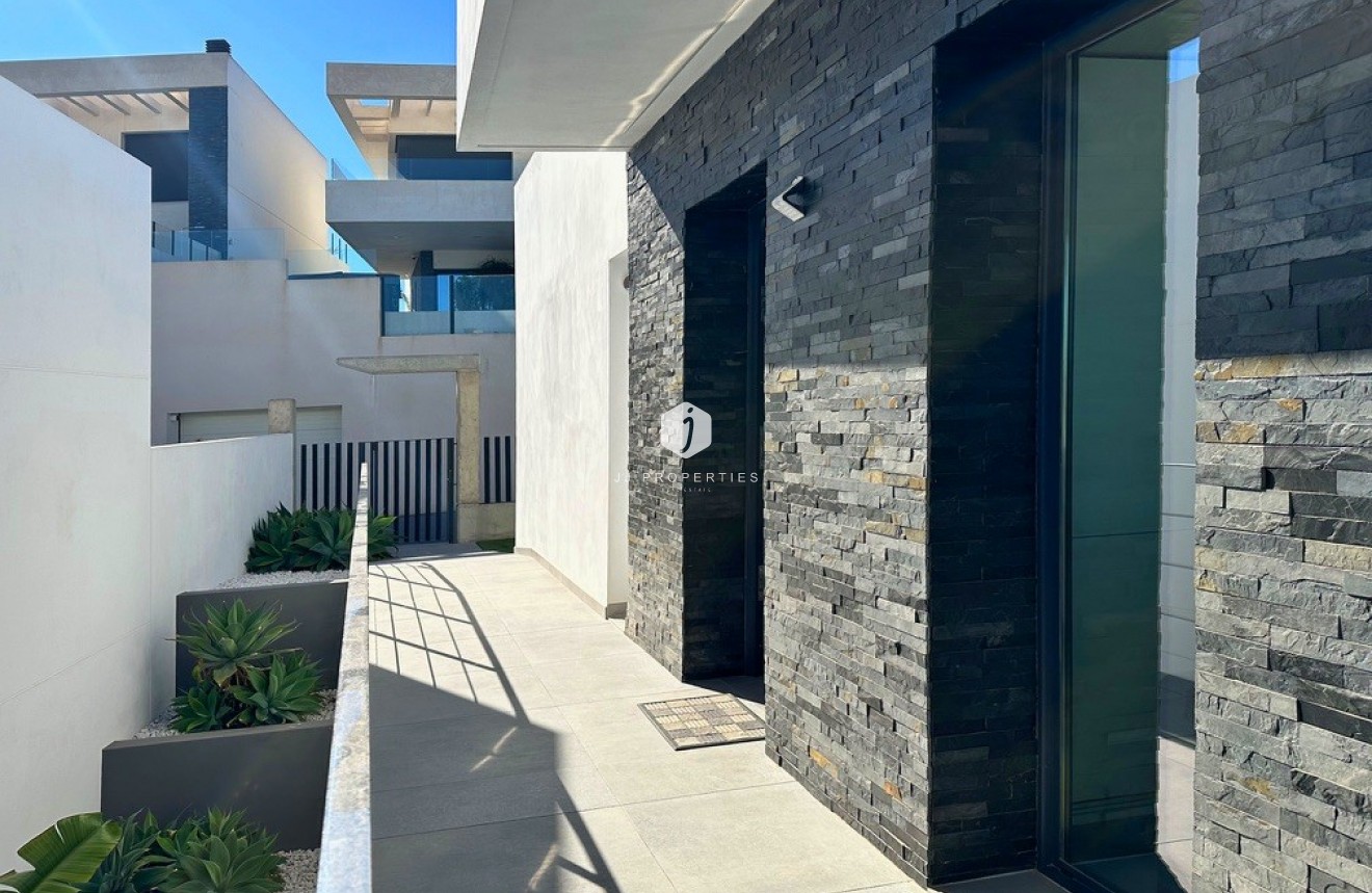 Segunda mano - Villa -
Rojales - Inland