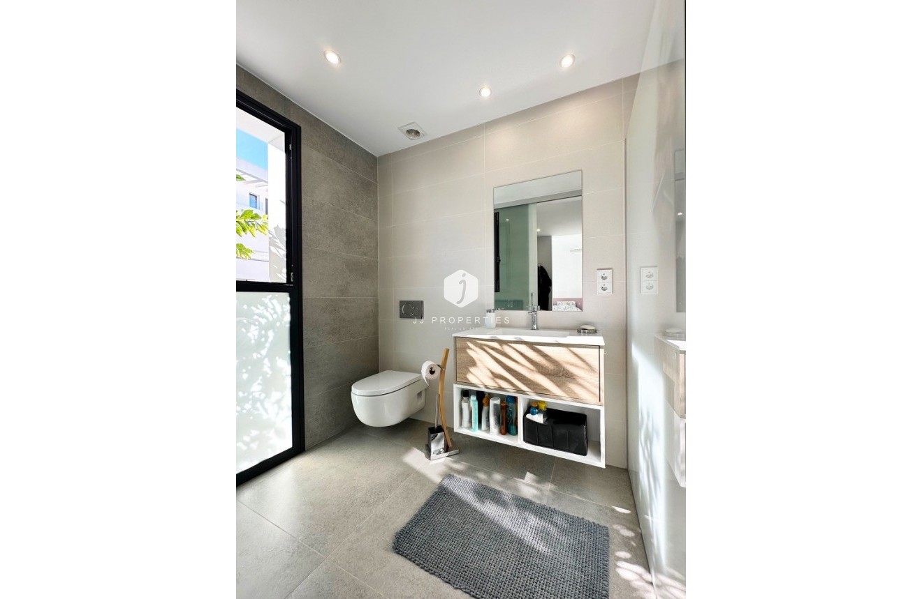 Segunda mano - Villa -
Rojales - Inland