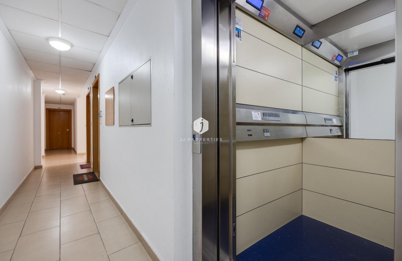 Segunda mano - Apartamento / piso -
Torrevieja - Estacion de autobuses