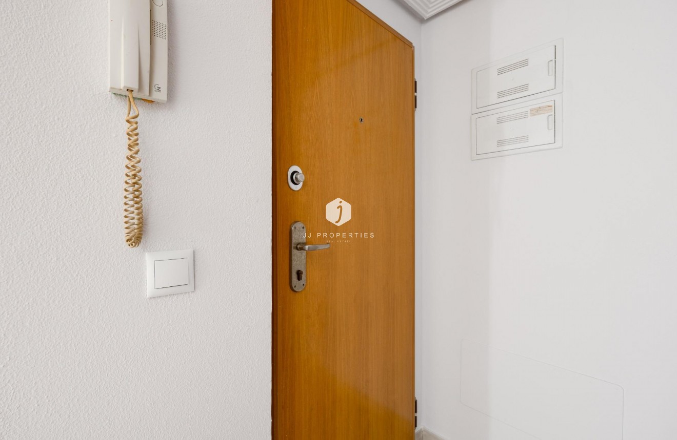 Segunda mano - Apartamento / piso -
Torrevieja - Estacion de autobuses