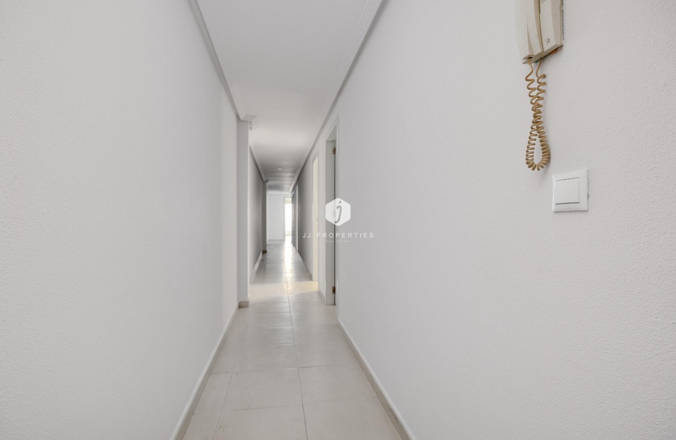 Segunda mano - Apartamento / piso -
Torrevieja - Estacion de autobuses