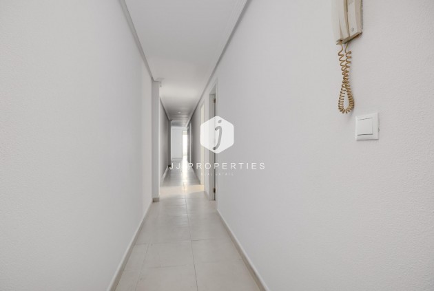 Segunda mano - Apartamento / piso -
Torrevieja - Estacion de autobuses