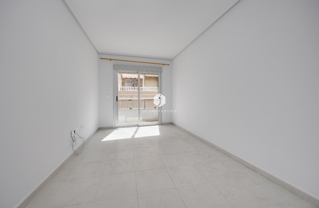 Segunda mano - Apartamento / piso -
Torrevieja - Estacion de autobuses