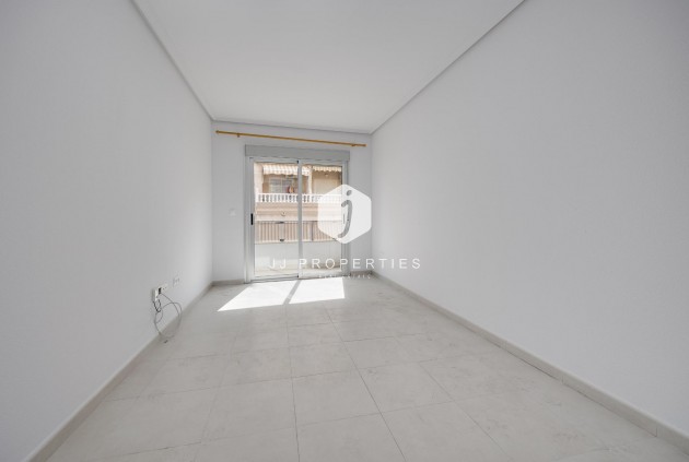 Segunda mano - Apartamento / piso -
Torrevieja - Estacion de autobuses