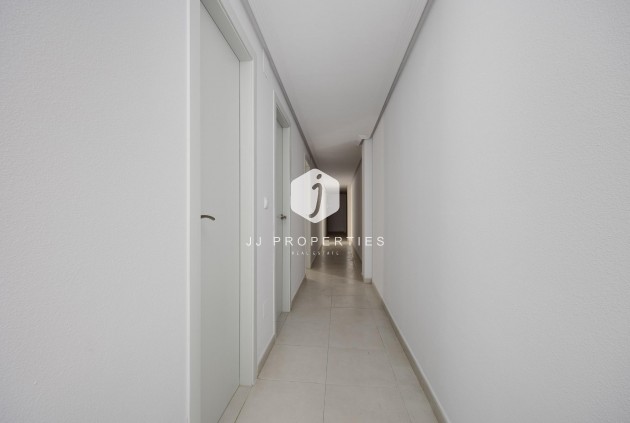 Segunda mano - Apartamento / piso -
Torrevieja - Estacion de autobuses