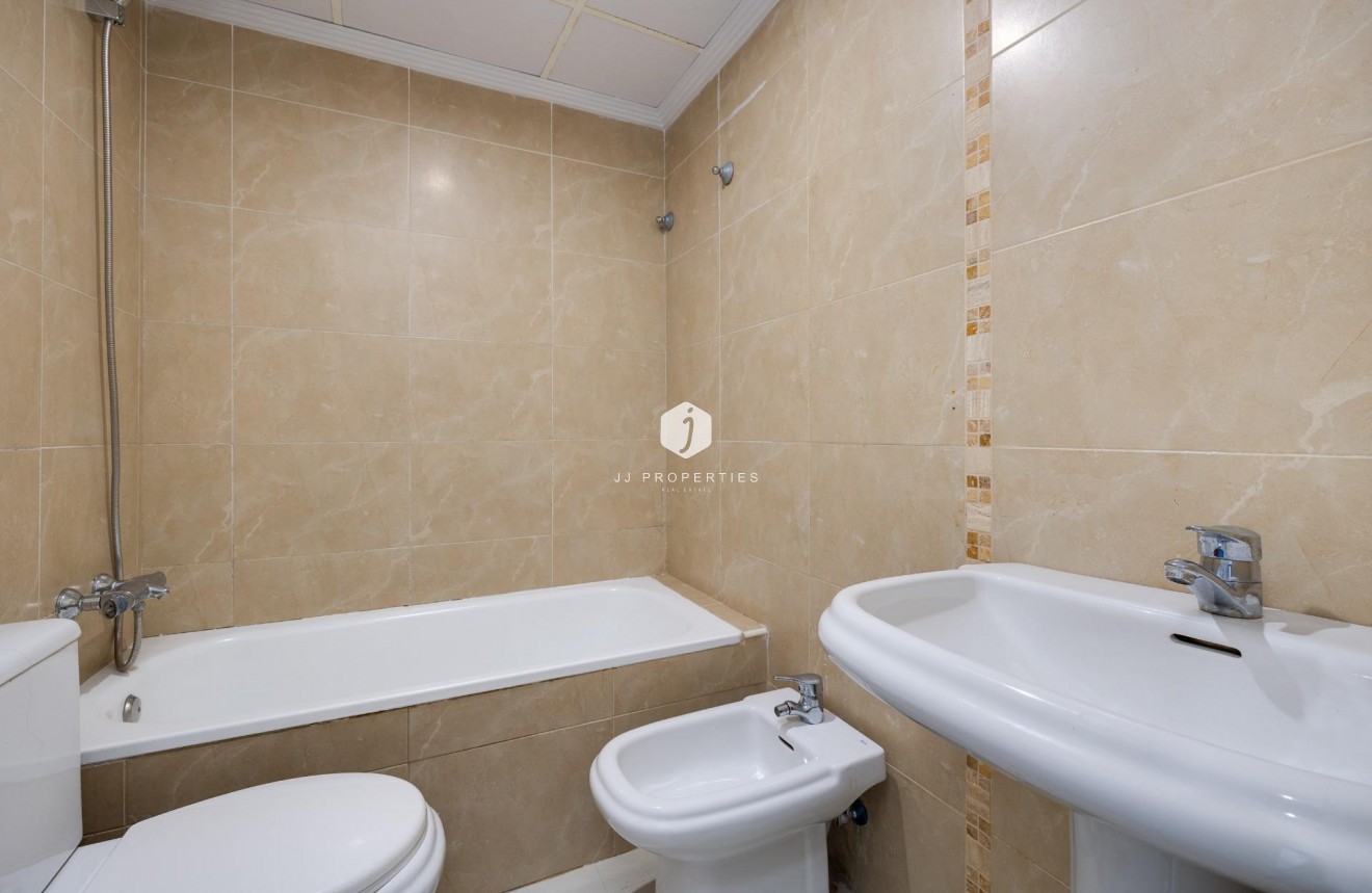 Segunda mano - Apartamento / piso -
Torrevieja - Estacion de autobuses