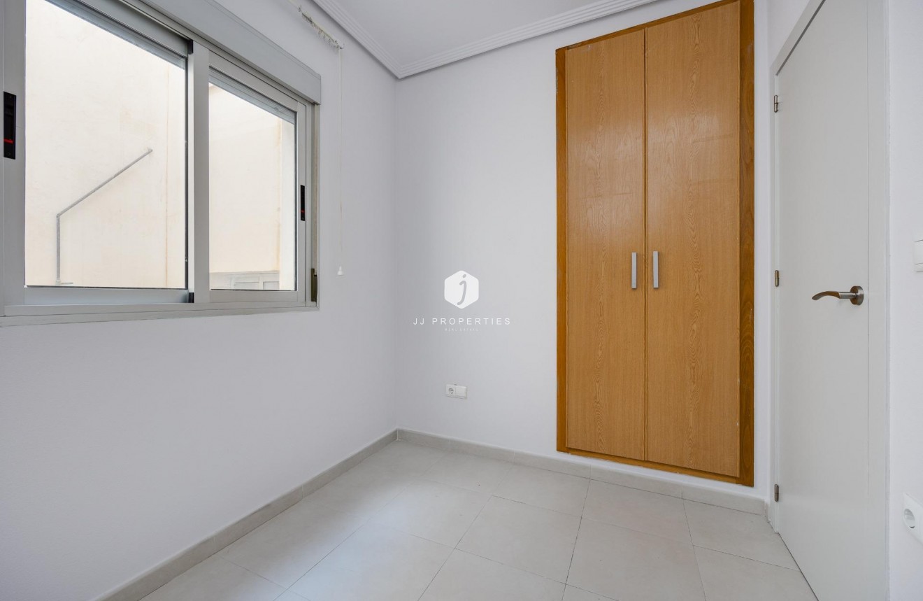 Segunda mano - Apartamento / piso -
Torrevieja - Estacion de autobuses