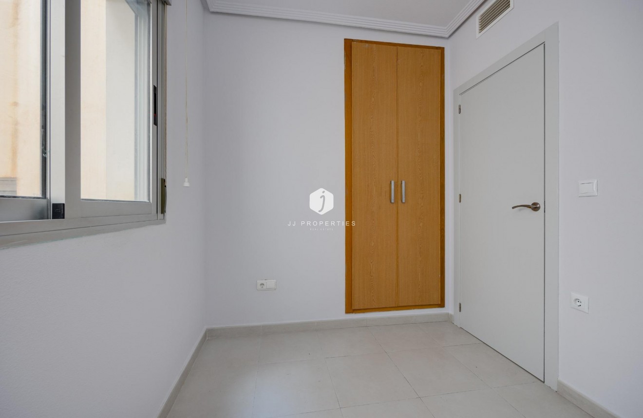 Segunda mano - Apartamento / piso -
Torrevieja - Estacion de autobuses