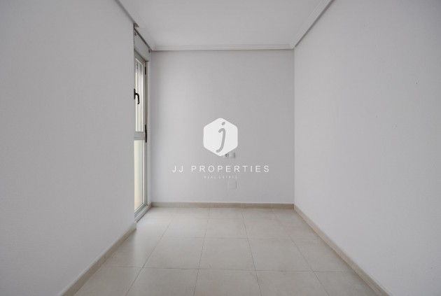 Segunda mano - Apartamento / piso -
Torrevieja - Estacion de autobuses