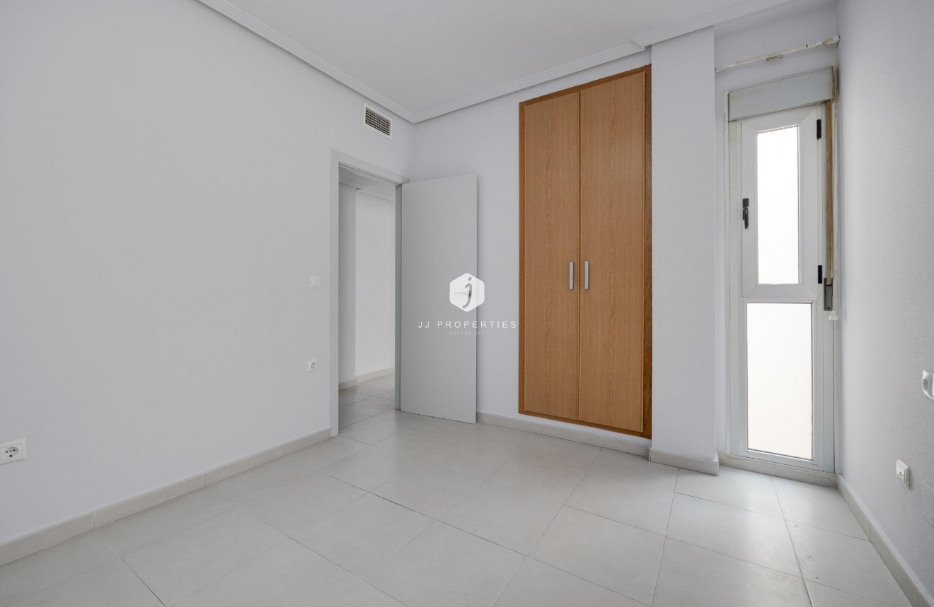Segunda mano - Apartamento / piso -
Torrevieja - Estacion de autobuses