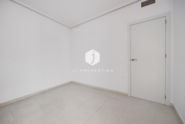 Segunda mano - Apartamento / piso -
Torrevieja - Estacion de autobuses