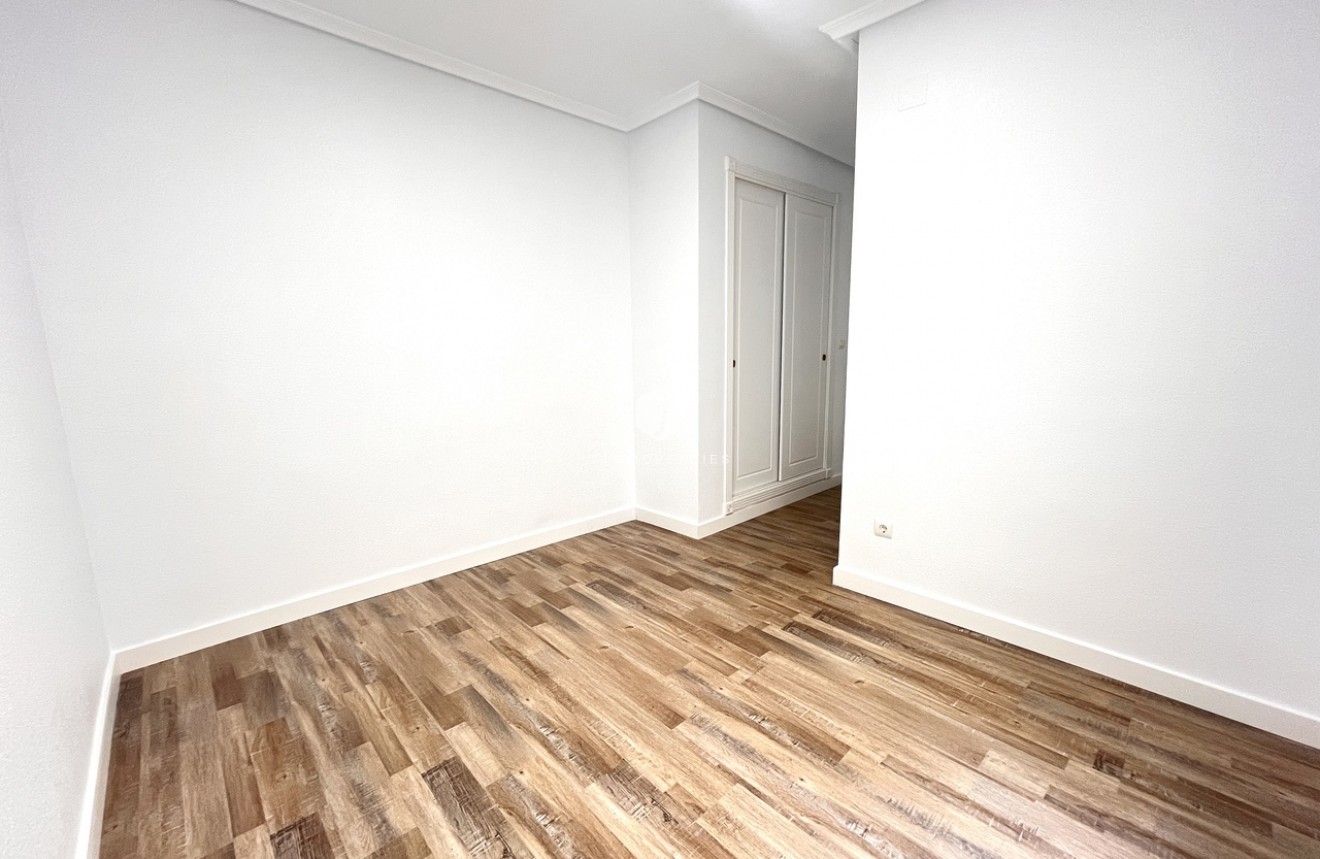 Segunda mano - Apartamento / piso -
San Miguel de Salinas - Inland