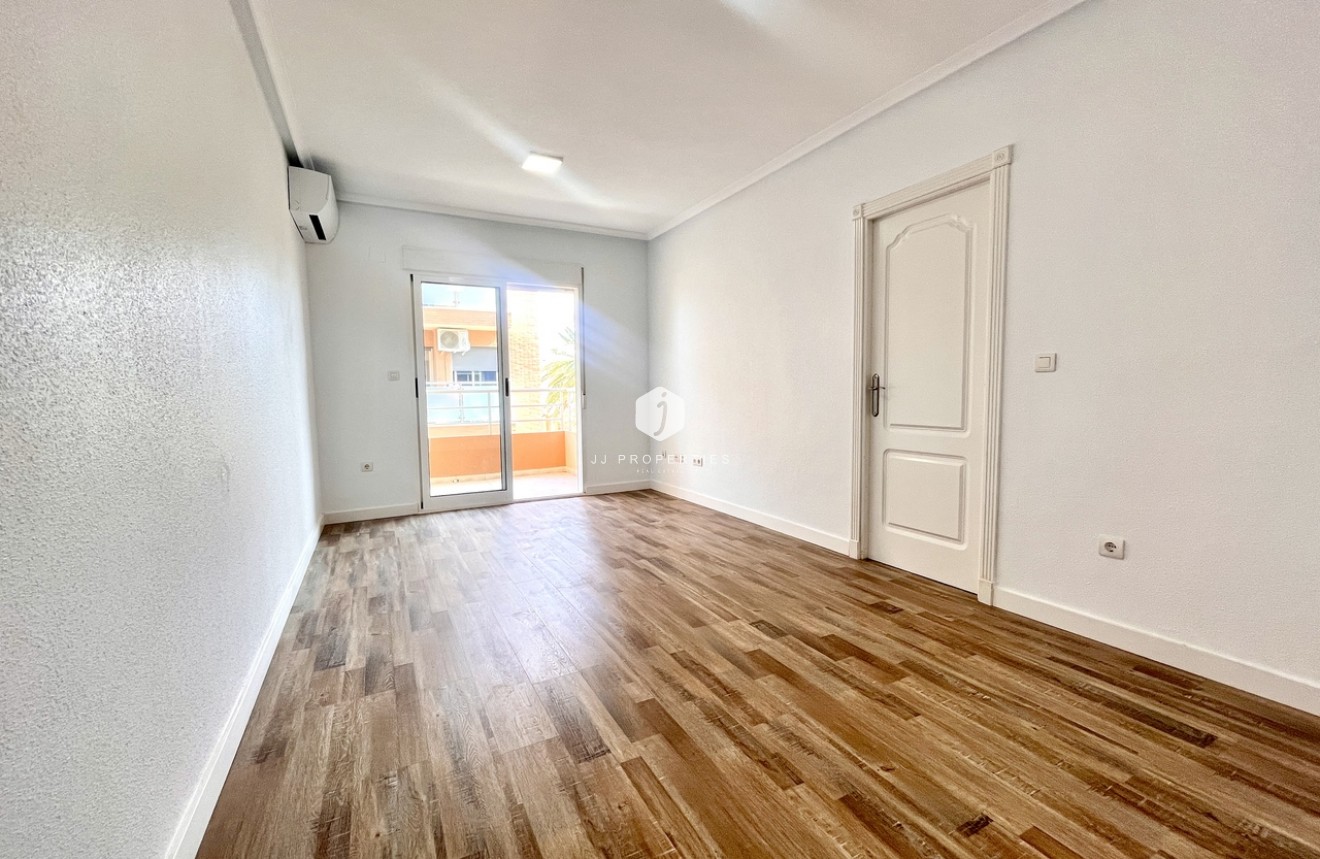 Segunda mano - Apartamento / piso -
San Miguel de Salinas - Inland
